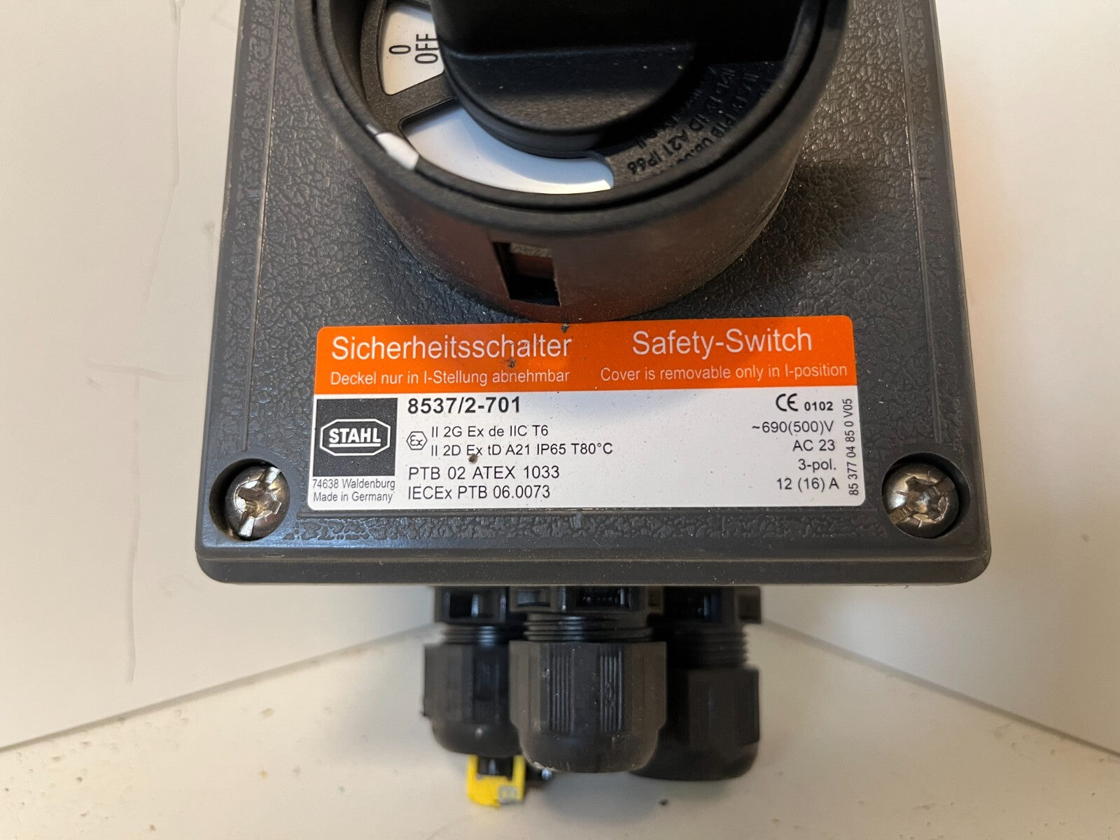 R. STAHL 8537/2-701 Safety Switch Ex de T6 IP66 690V 3-Pol Used