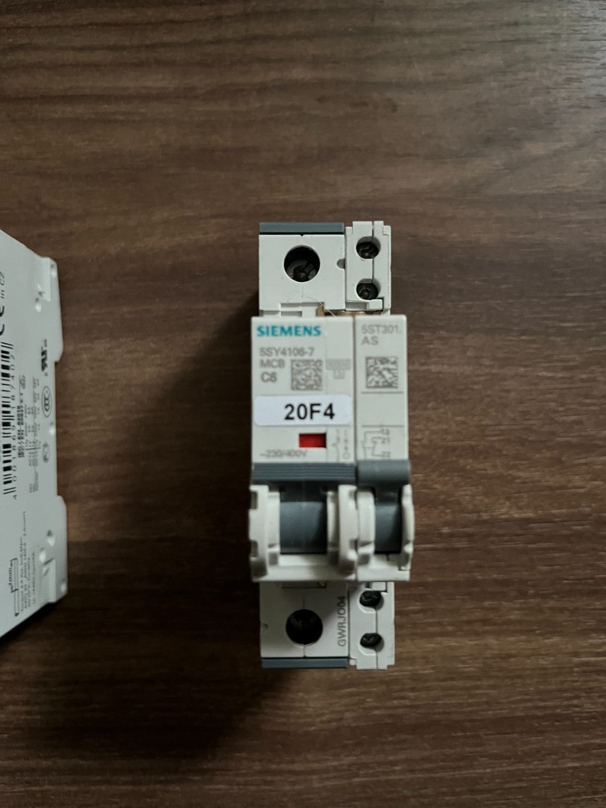 2x Siemens MCB Circuit Breaker & Auxiliary Switches 5SY4104-7 5SY4106-7 5ST301