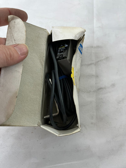 Omron E3S-CL1 Photoelectric Sensor Switch 10-30VDC 2m Cable New in Box