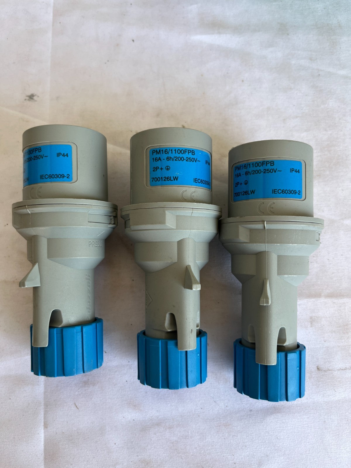 Palazzoli PM16/1100FPB IEC60309 16A 200-250V IP44 Plugs New 3 Pcs Spare Units