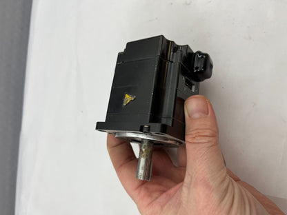 Yaskawa SGM7J-02A7A-M111 AC Servo Motor 200V 0.2kW 0.637Nm Sigma-7 Tested Used