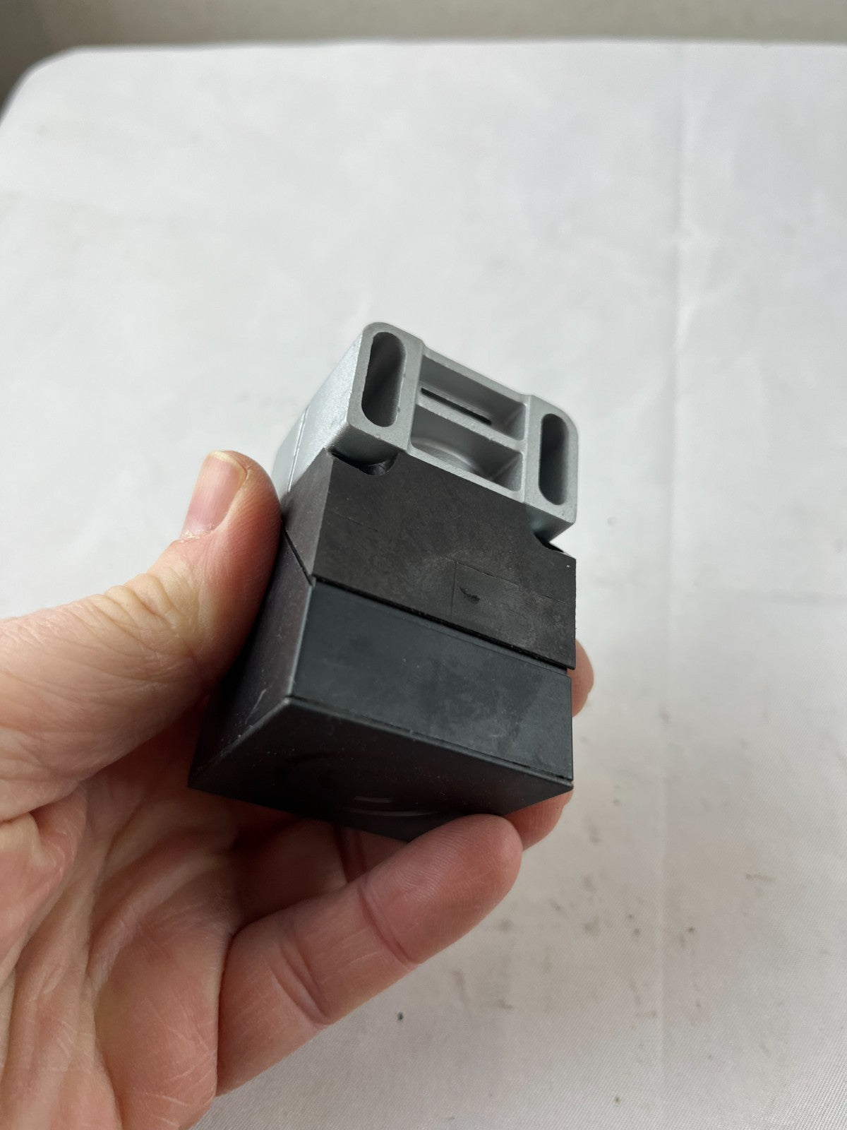 Balluff BES022A BES Q40KEU-USU15B-S21G Inductive Sensor 20-250V Used Spare Part