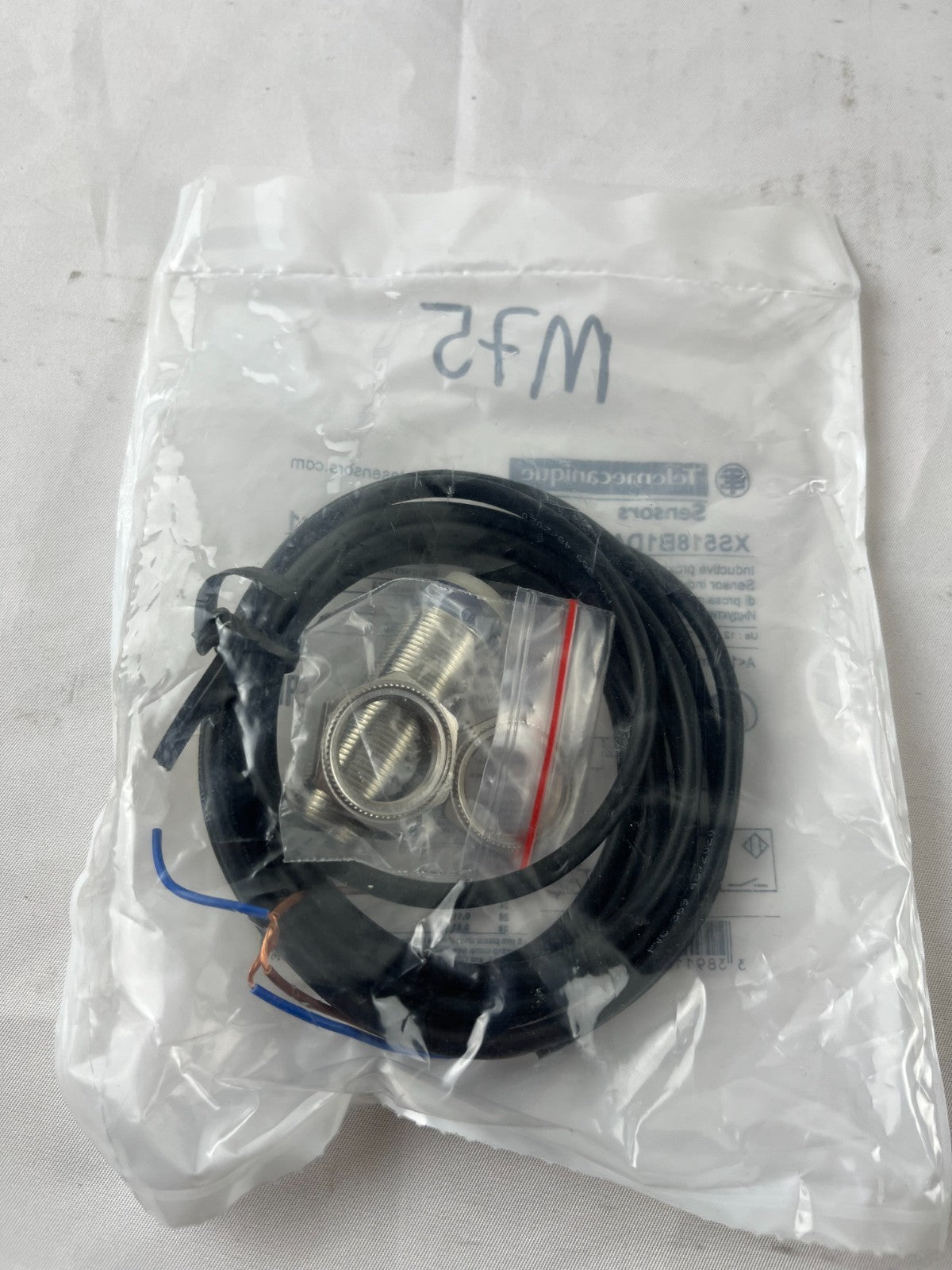 Telemecanique XS518B1DAL2 Proximity Sensor NEW M18 5mm 12-48VDC 2-Wire Sealed