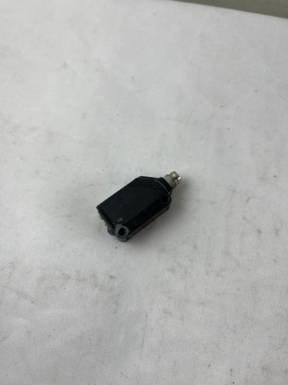Omron E3Z-D66 Photoelectric Sensor 10-30VDC M8 Used China Spare Unit