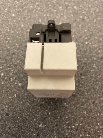 Siemens 5TT3 991 Load Remote Switch 20A 400V AC/DC 24V 3NO+1NC