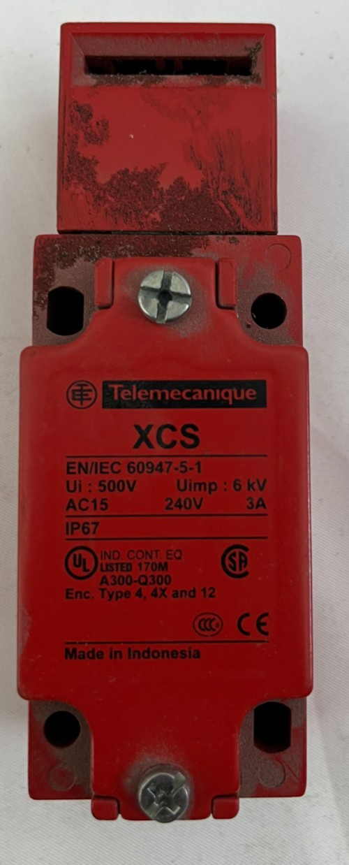 Telemecanique XCS-A702 Safety Interlock Switch 2NC 1NO IP67 500V AC Used Working
