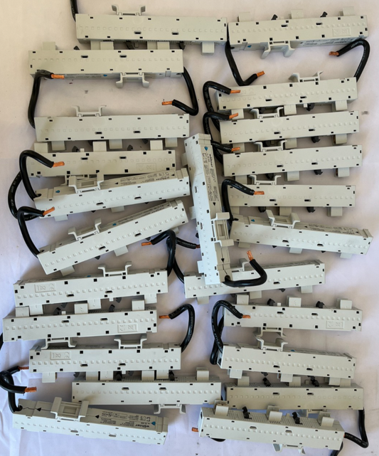 Wöhner 32 309 Busbar Adapter 63A 600V Accessory Lot Of 29 Pcs Used Bundle Spares