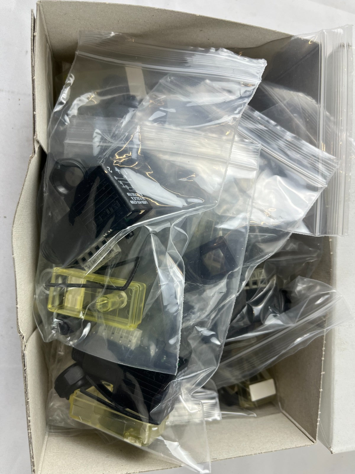 Lutze LVER-V12-5709 DIN 43650 Solenoid Valve Connector 24V DC 2A w/ Suppressor