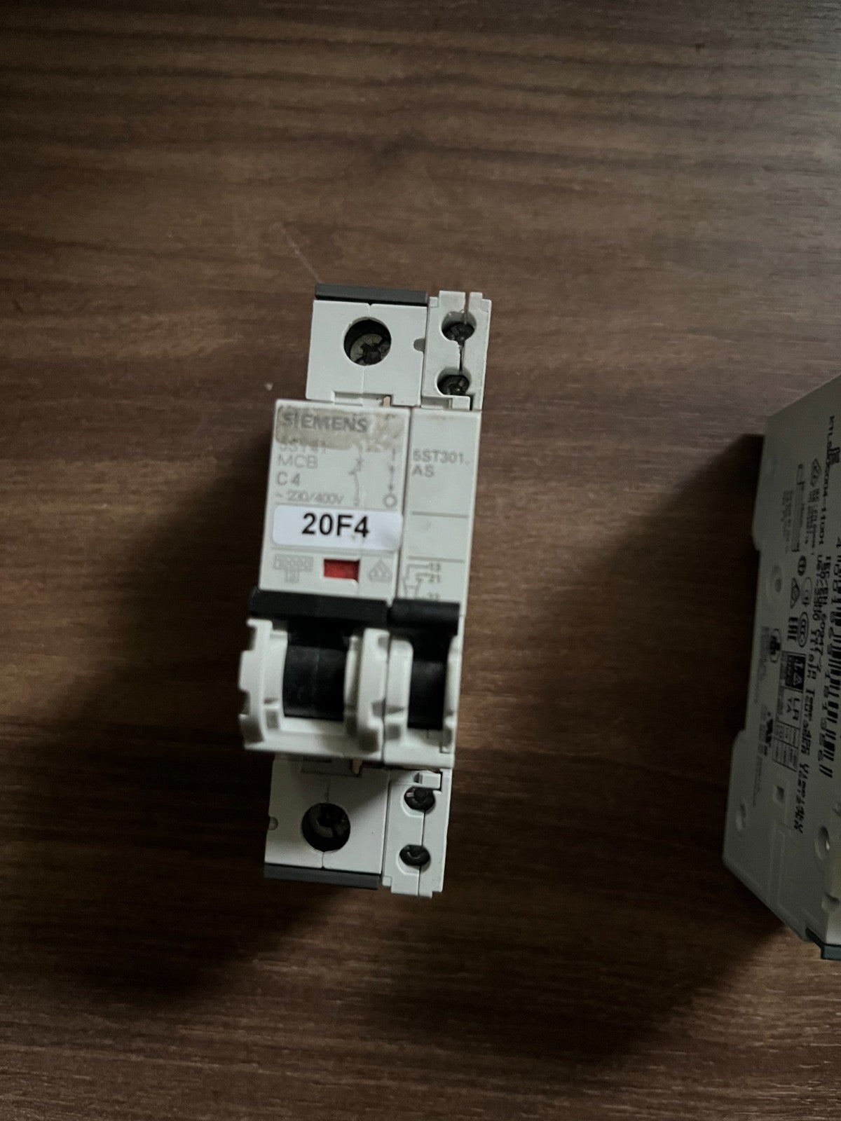2x Siemens MCB Circuit Breaker & Auxiliary Switches 5SY4104-7 5SY4106-7 5ST301