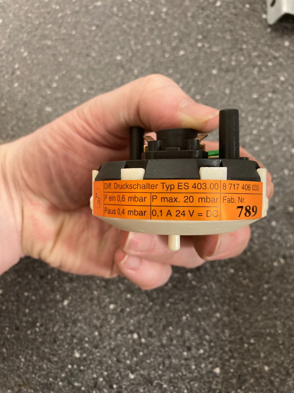 Bosch Junkers Gas Boiler Pressure Differential Switch PN:87174060490 NOS