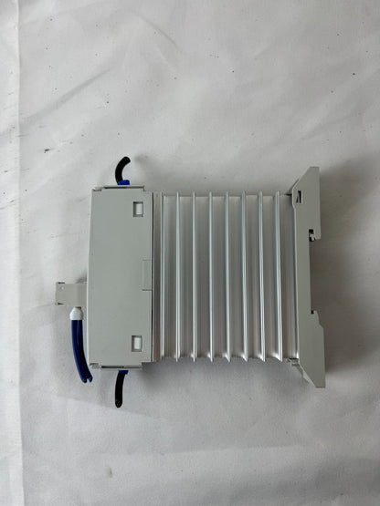 Siemens 3RF2320-1DA44 SIRIUS Solid State Relay 20A 460V 24VDC Coil Used Spare