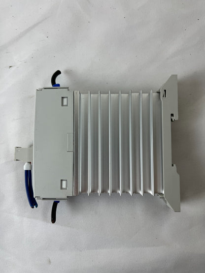 Siemens 3RF2320-1DA44 SIRIUS Solid State Relay 20A 460V 24VDC Coil Used Spare