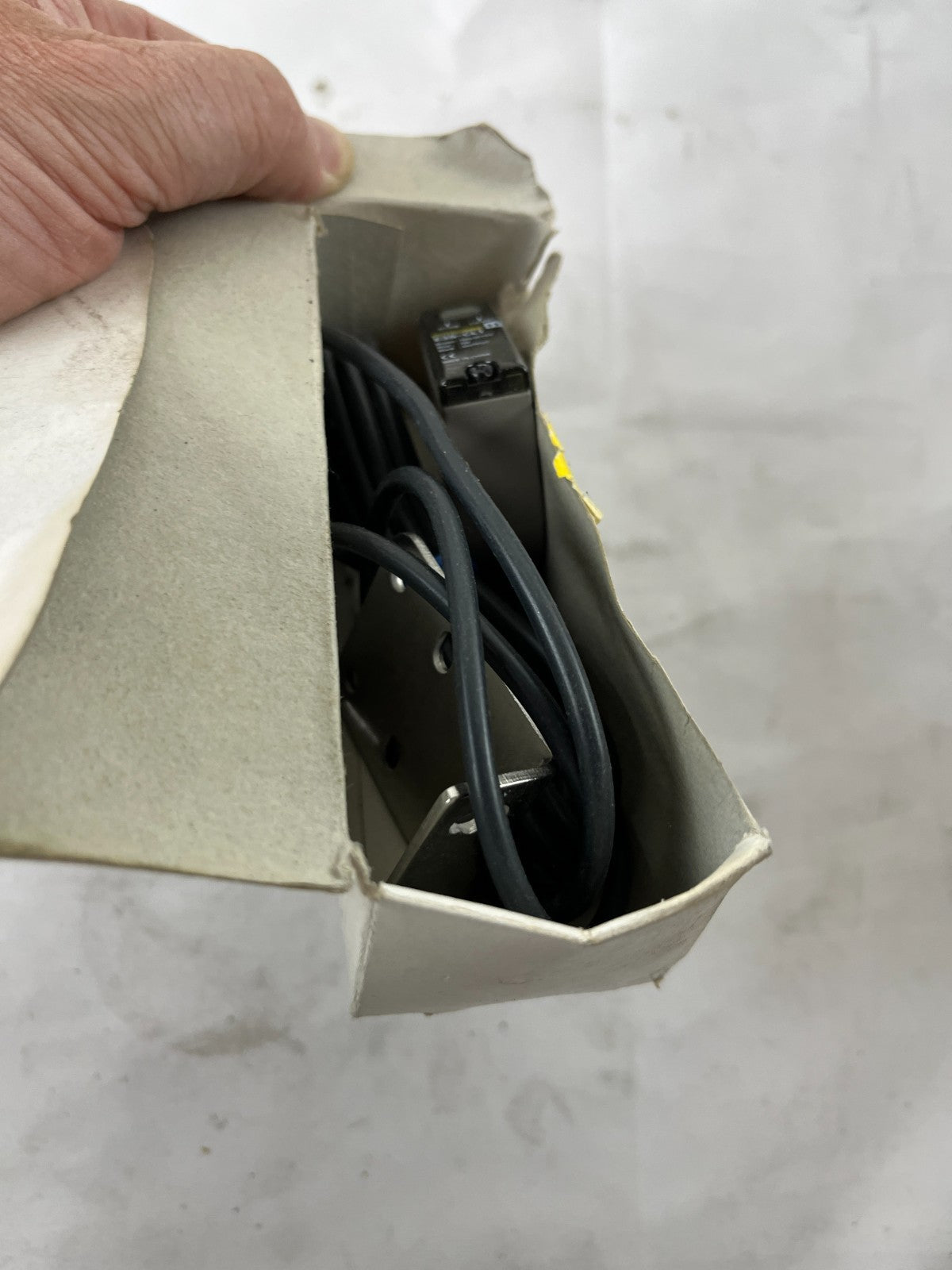 Omron E3S-CL1 Photoelectric Sensor Switch 10-30VDC 2m Cable New in Box