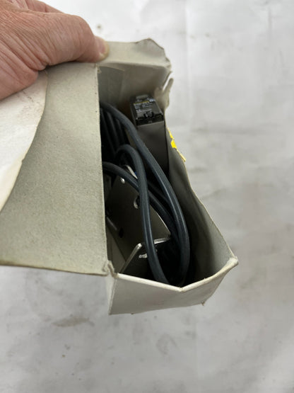 Omron E3S-CL1 Photoelectric Sensor Switch 10-30VDC 2m Cable New in Box