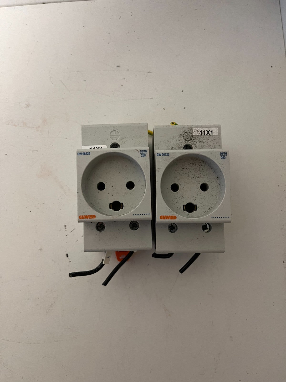 Lot 2x Gewiss GW96526 DIN Rail Socket Outlet 230V 10/16A Industrial Panel Mount