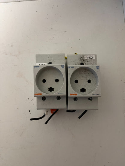 Lot 2x Gewiss GW96526 DIN Rail Socket Outlet 230V 10/16A Industrial Panel Mount