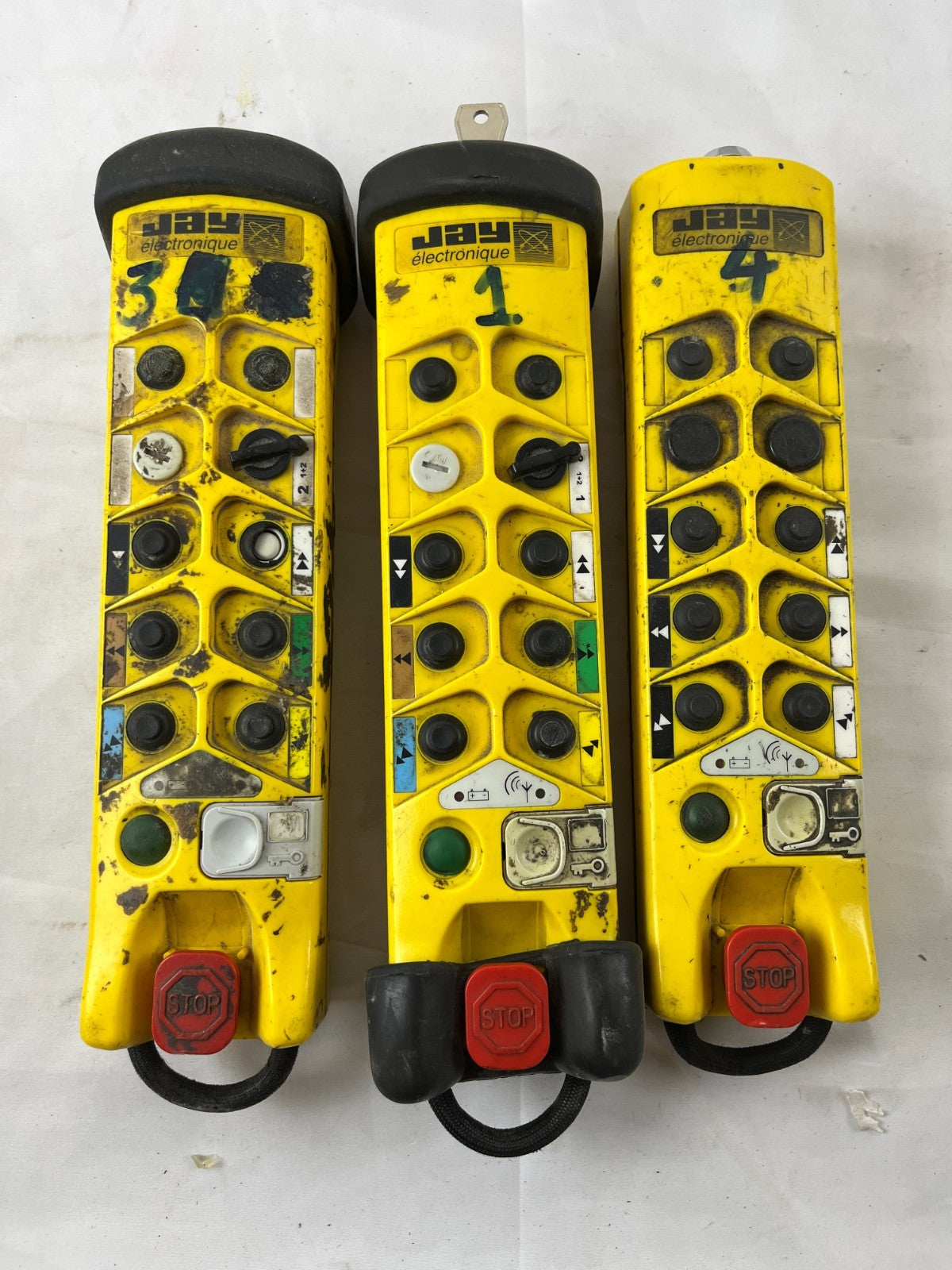 JAY Electronique UDE022261-01 Crane Radio Remote Transmitter Lot of 3x Untested