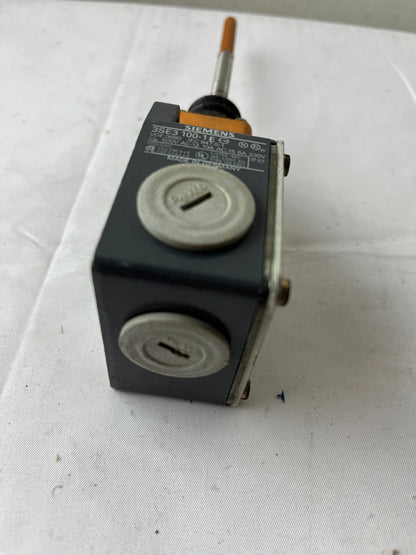 Siemens 3SE3 100-1FC Limit Switch Flexible Rod IP67 Used Spare Parts