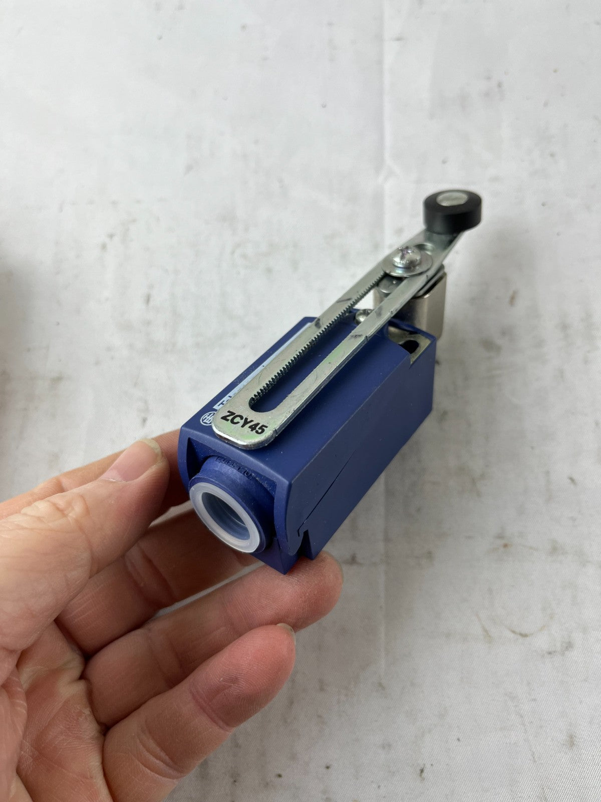 Telemecanique XCKP2145P16 Limit Switch Roller Lever IP67 240VAC 3A NEW Spare