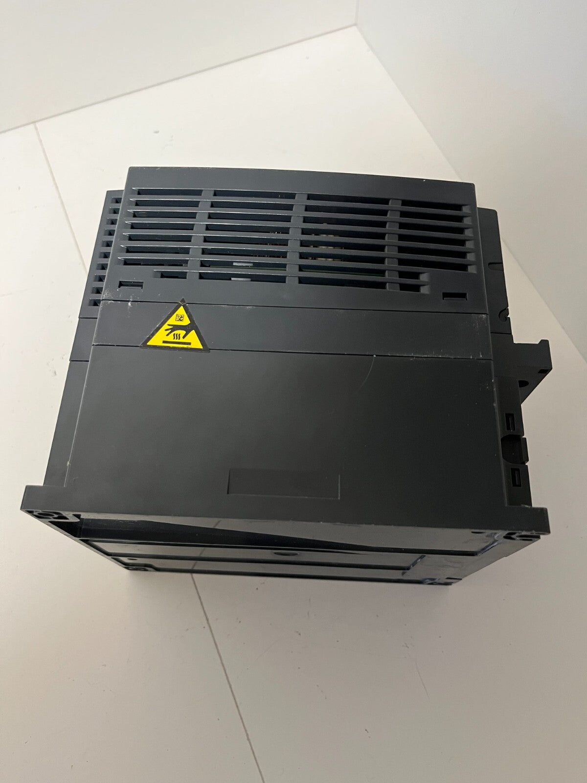 Schneider Electric Altivar 320 ATV320U40N4C VFD 4kW 5HP 380-480V Hardly Used