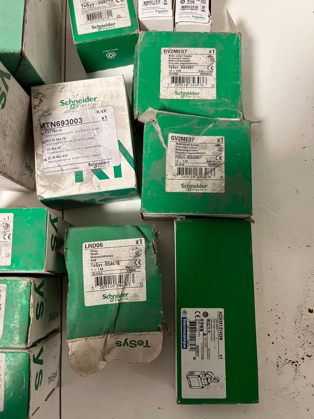 Schneider Electric Industrial Automation Lot – 19pcs LC1D50P7, LRD3357, LR2K0307