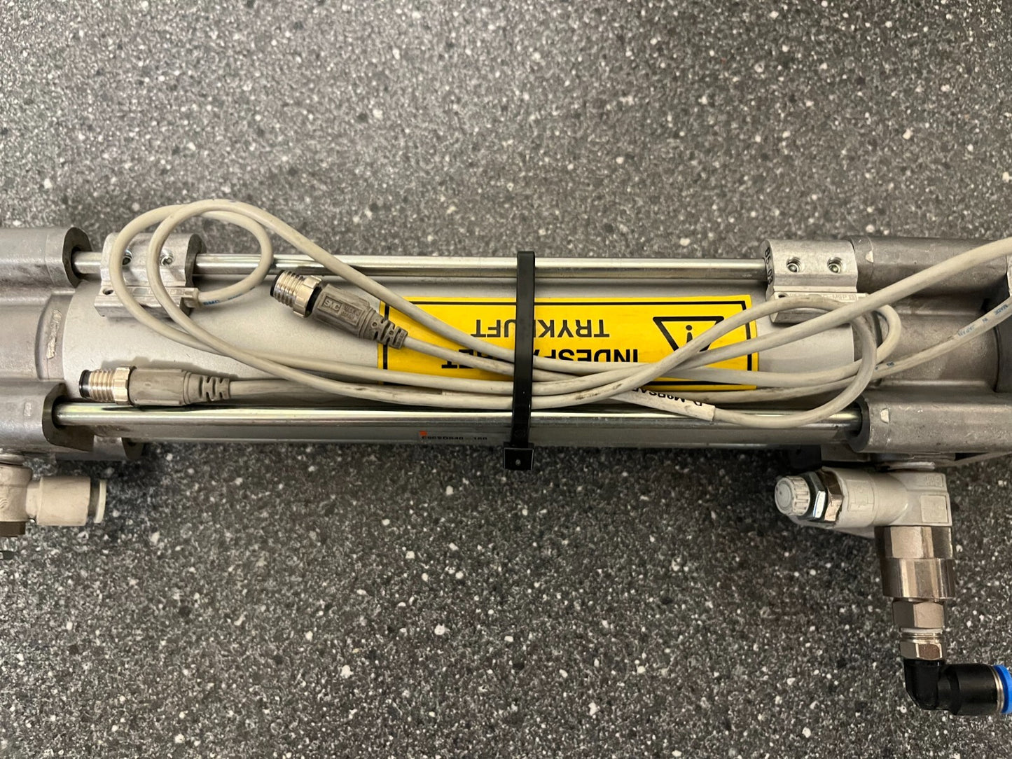 SMC Pneumatic Cylinder CS95D040-160U, Double Acting, 160mm Stroke, Tested