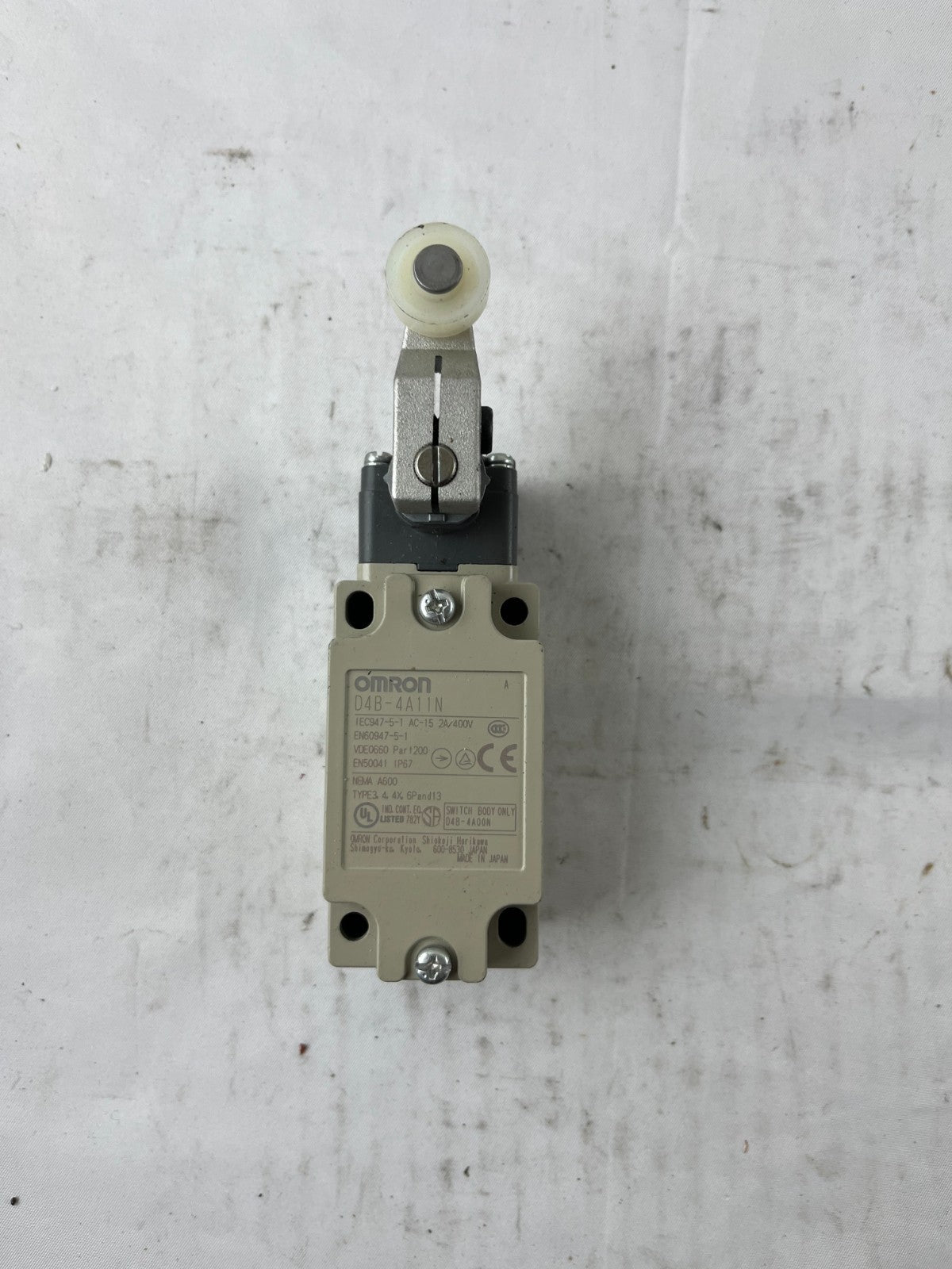 Omron D4B-4A11N Limit Switch Roller Lever IP67 2A 400V Industrial Used Spare