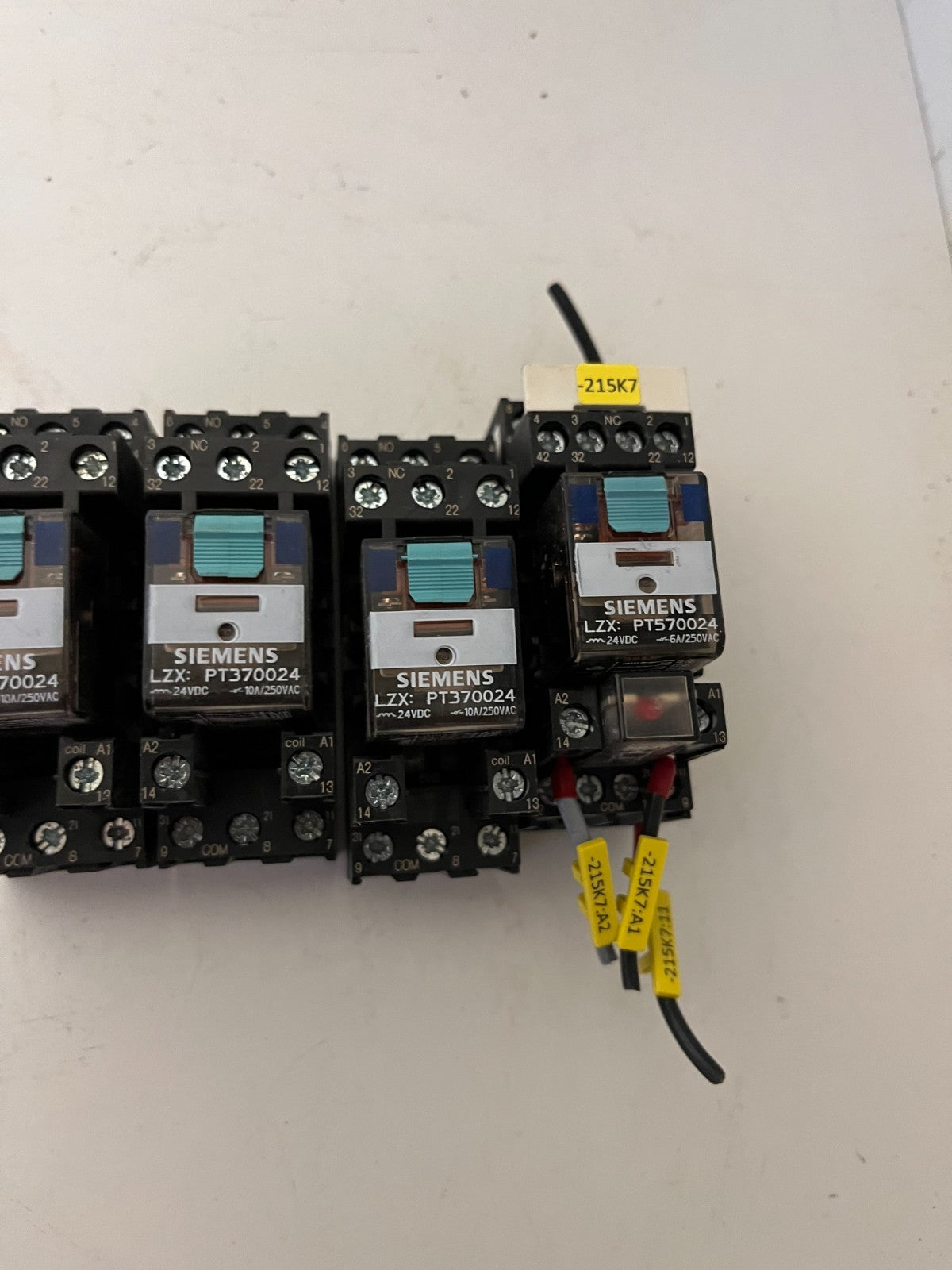 Lot 4x Siemens LZX PT370024 Relay 24VDC w/ Socket Base Industrial Plug-In Relays