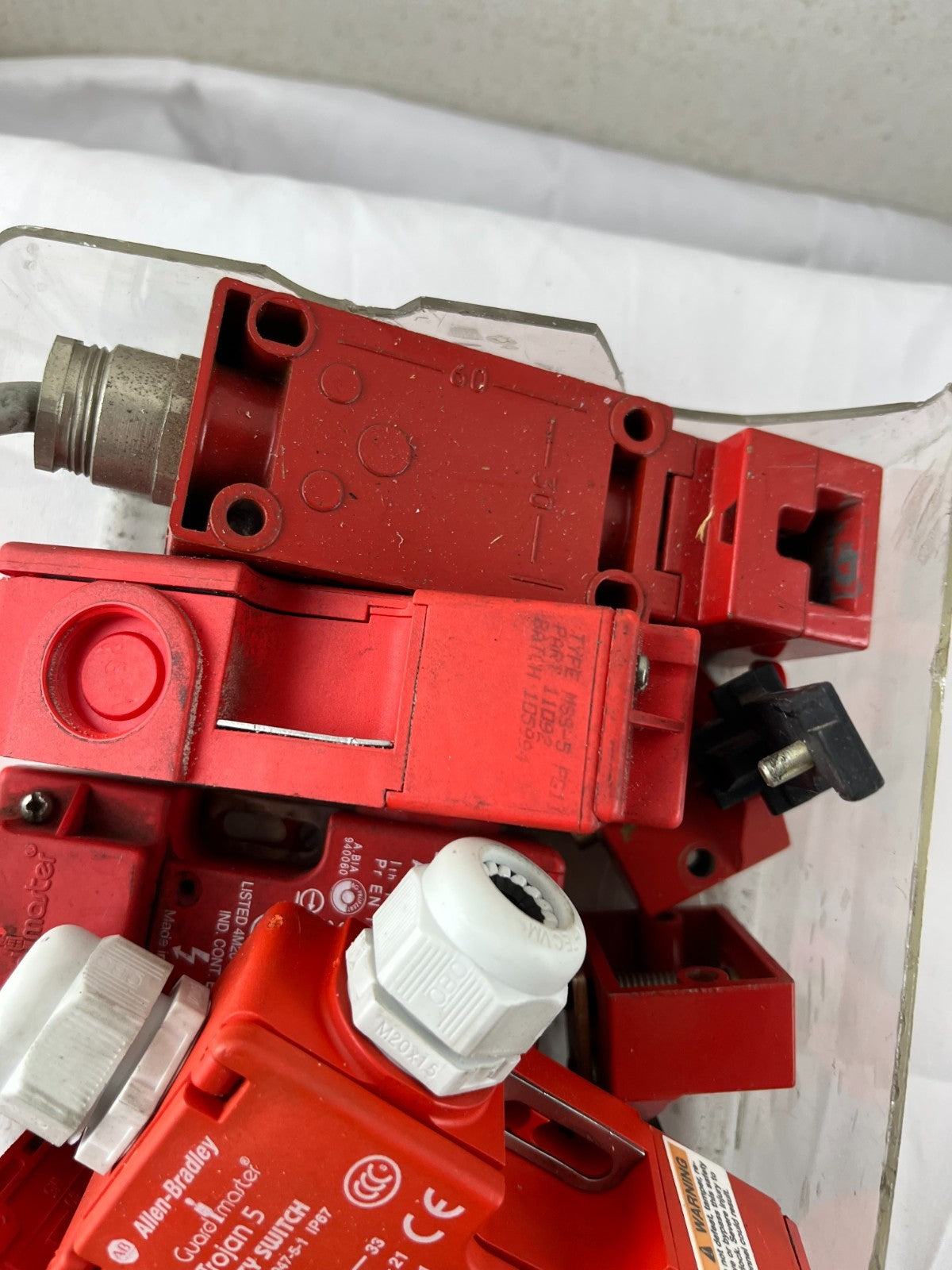 LOT 8x Safety Interlock Switches GuardMaster Trojan 5 Allen-Bradley USED WORKING