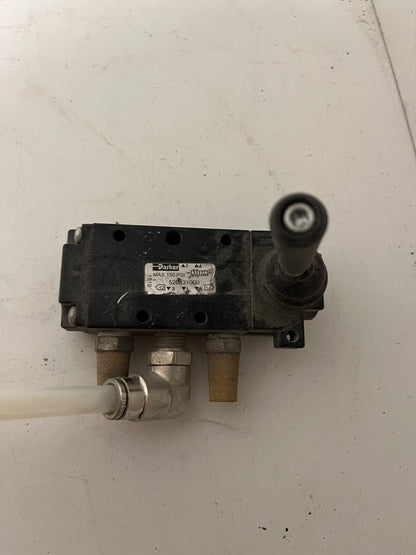 Parker 5203.31000 Pneumatic Lever Valve 5/2 1/4" Manual Air Directional, Used