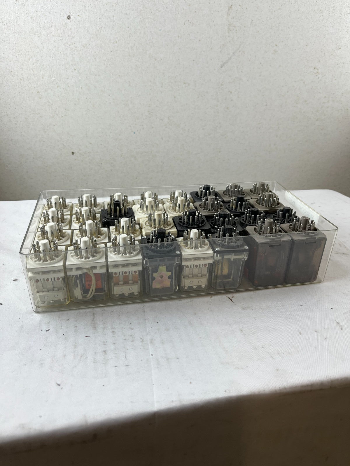 Schrack MT323024 24V Plug-In Relay Lot 32 pcs + 11-Pin Relay Sockets Industrial