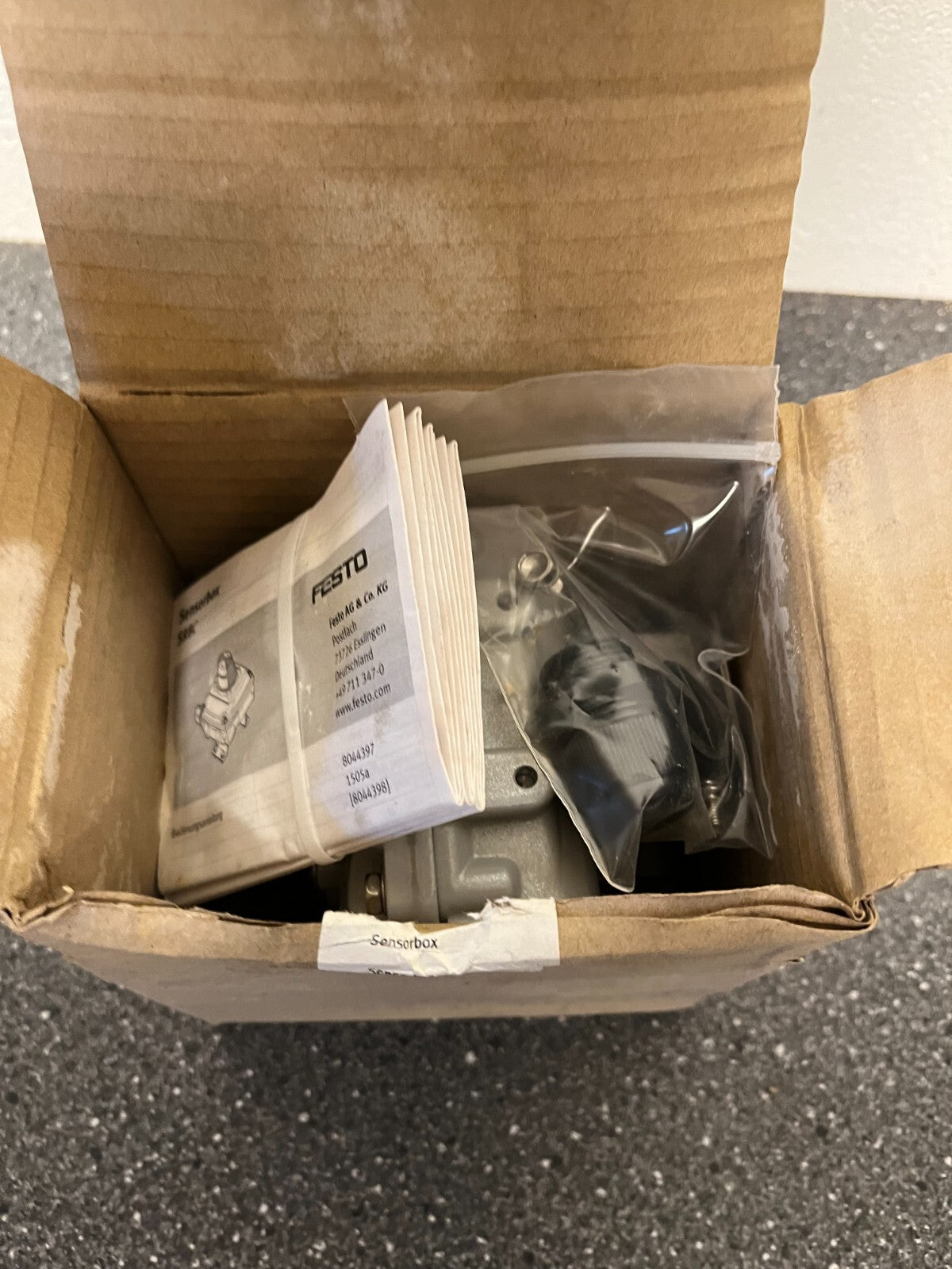 Festo SRBC-C4 Sensor Box with Position Indicator SRBC-CA3-YR90-MW-22A-1W-C2P20