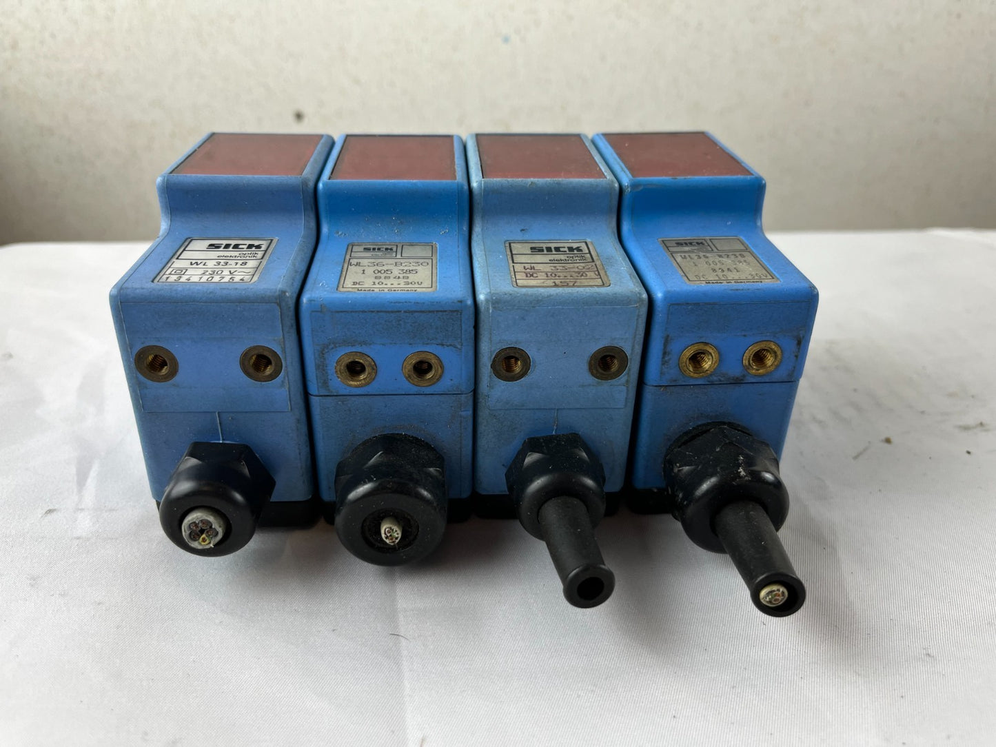 Sick WL33 WL36 Retroreflective Sensor Lot 4pcs Used AC/DC Block Red Window