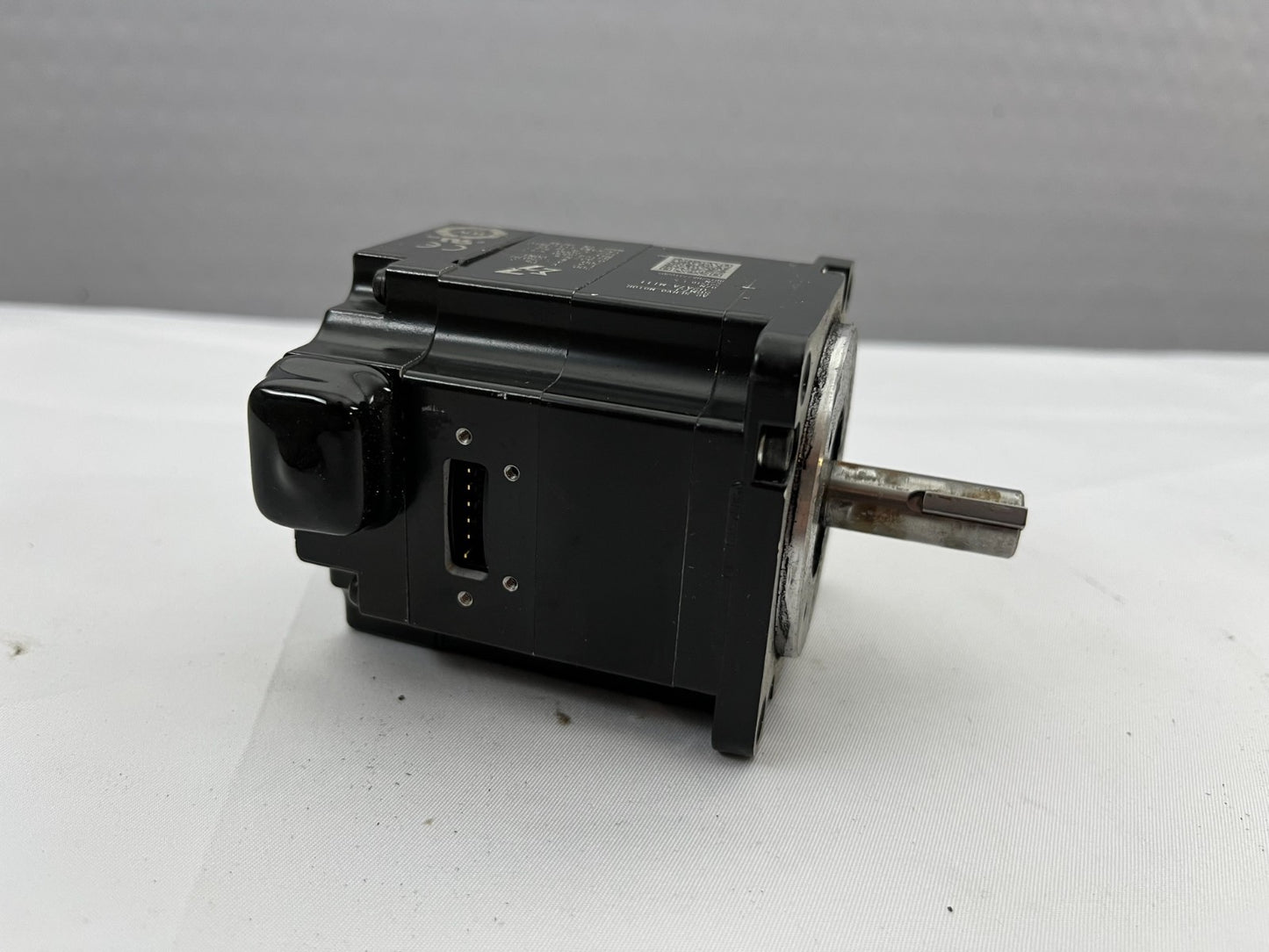 Yaskawa SGM7J-02A7A-M111 AC Servo Motor 200V 0.2kW 0.637Nm Sigma-7 Tested Used
