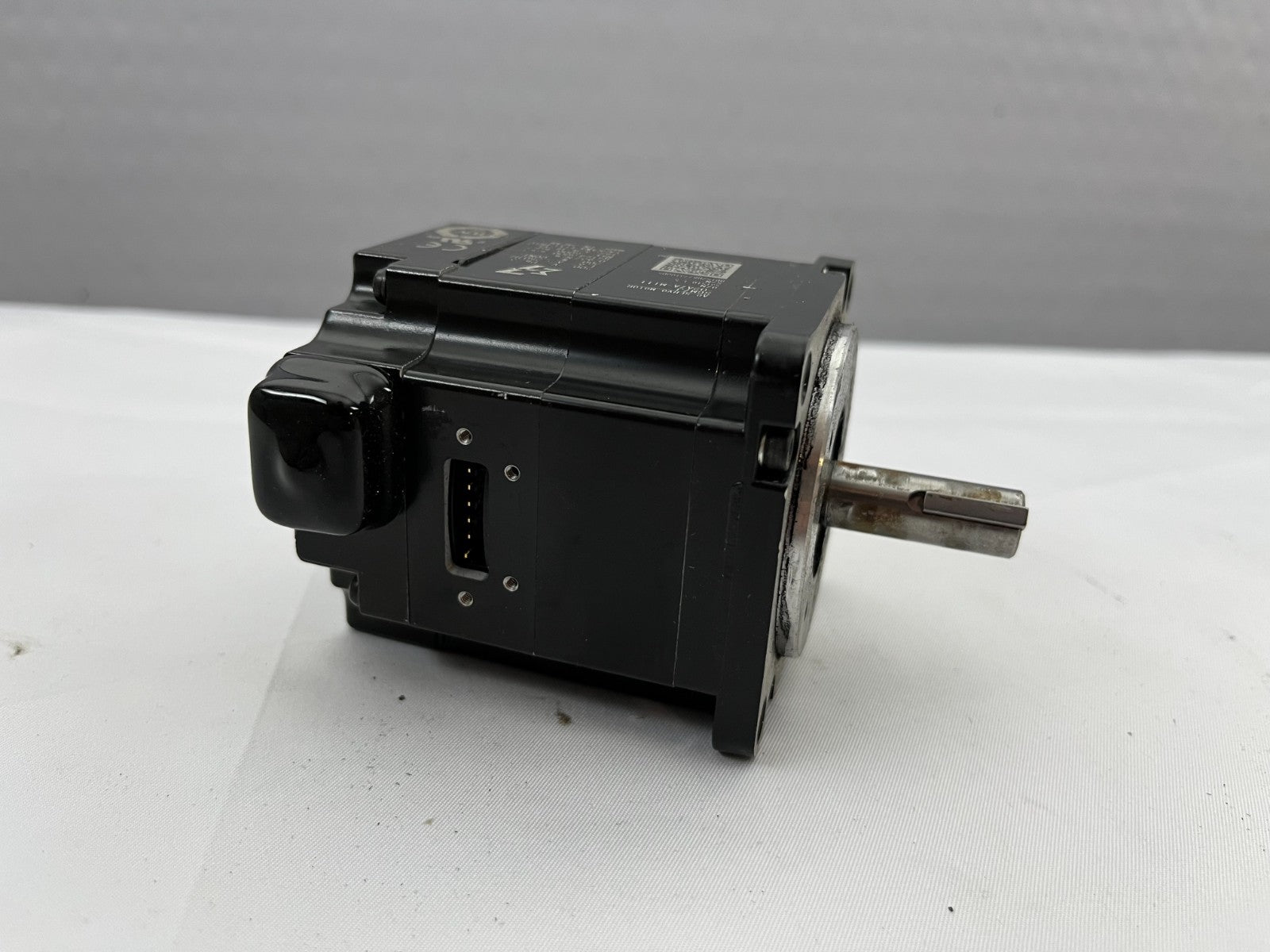 Yaskawa SGM7J-02A7A-M111 AC Servo Motor 200V 0.2kW 0.637Nm Sigma-7 Tested Used
