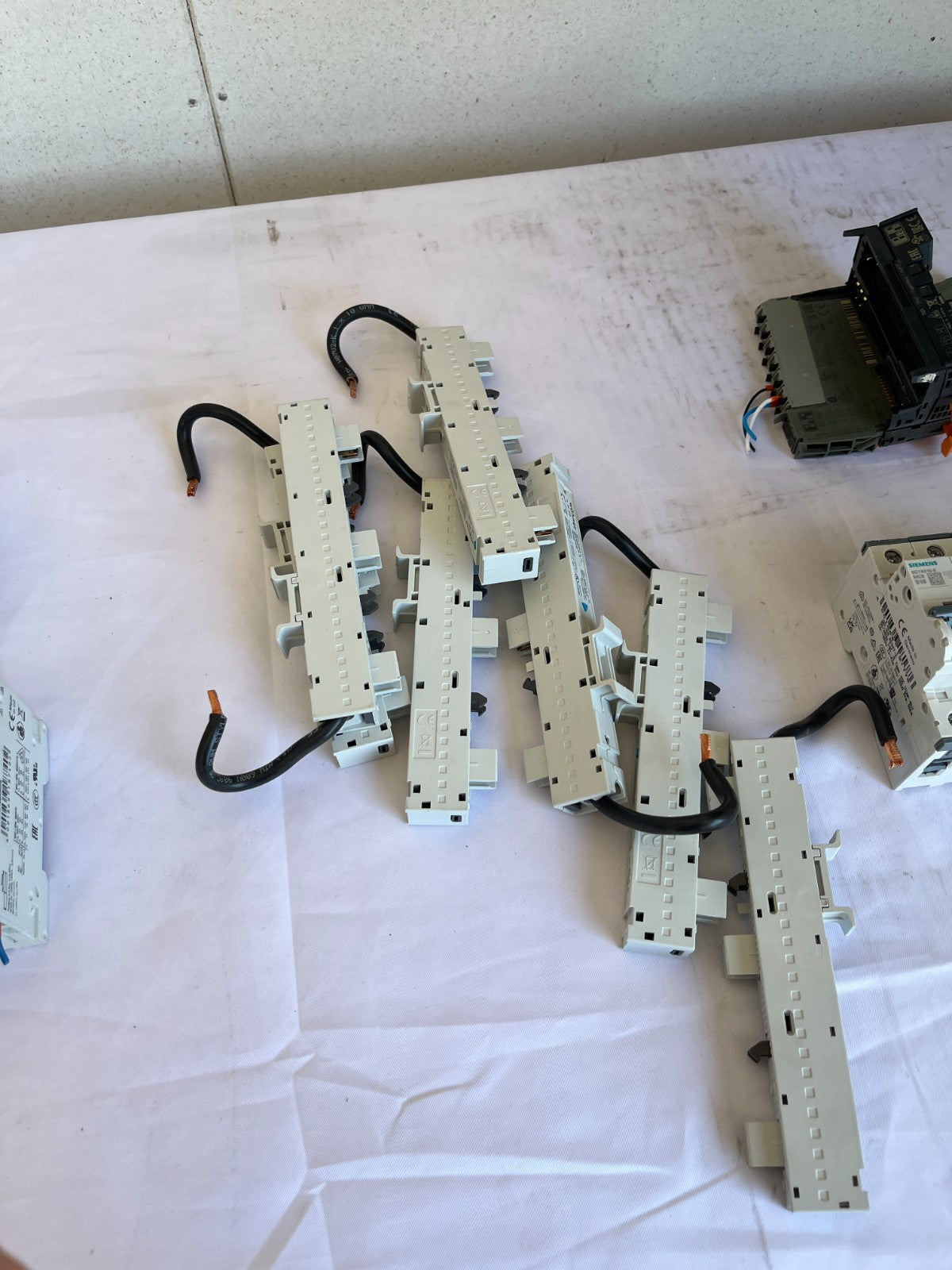 Wöhner 32 309 Busbar Adapter 63A 600V Accessory Lot Of 29 Pcs Used Bundle Spares