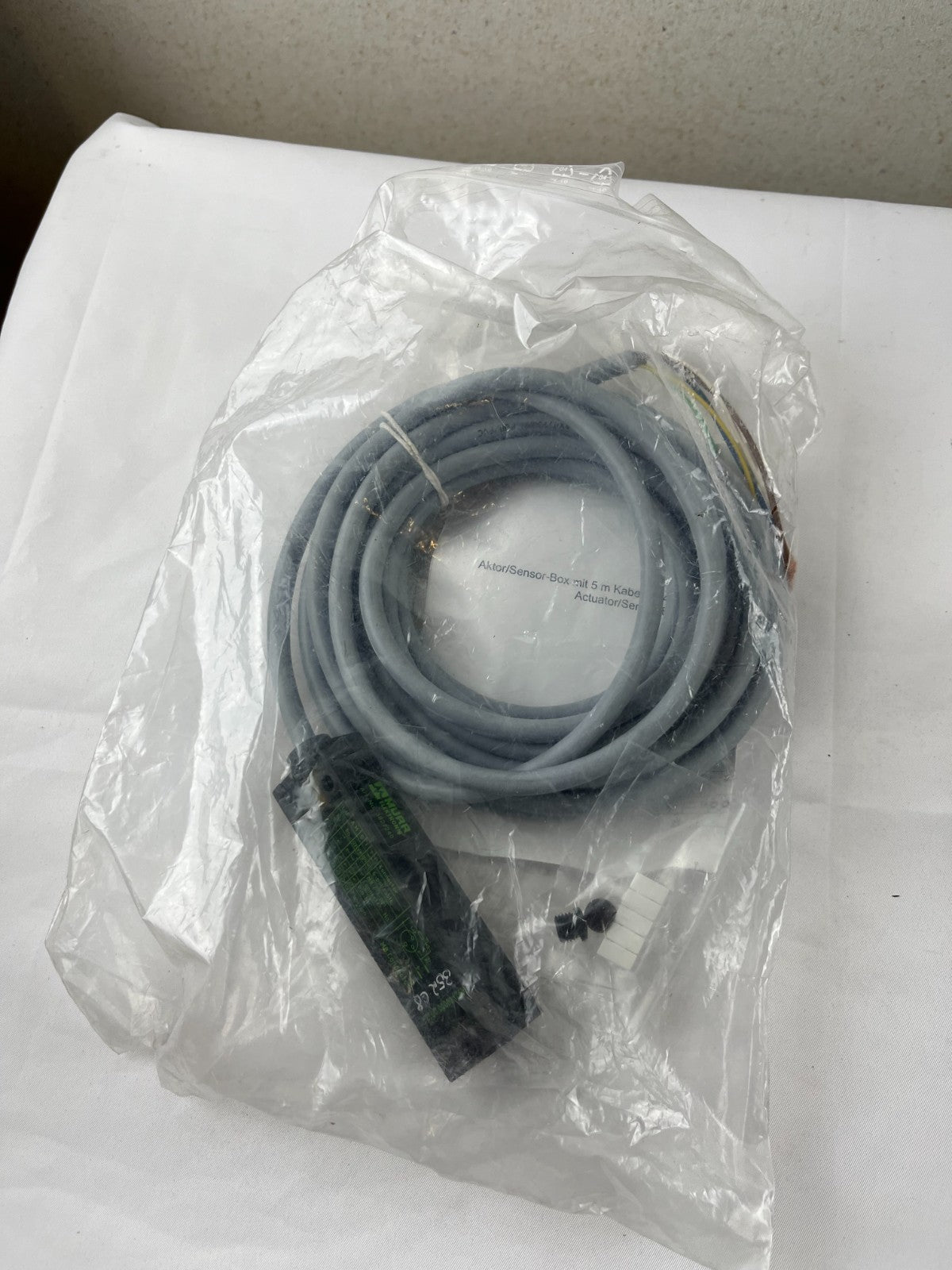 Murr Elektronik 3827240 Passive Distribution Box 4xM8 3-Pole 5m Cable MVH4S-RNA5