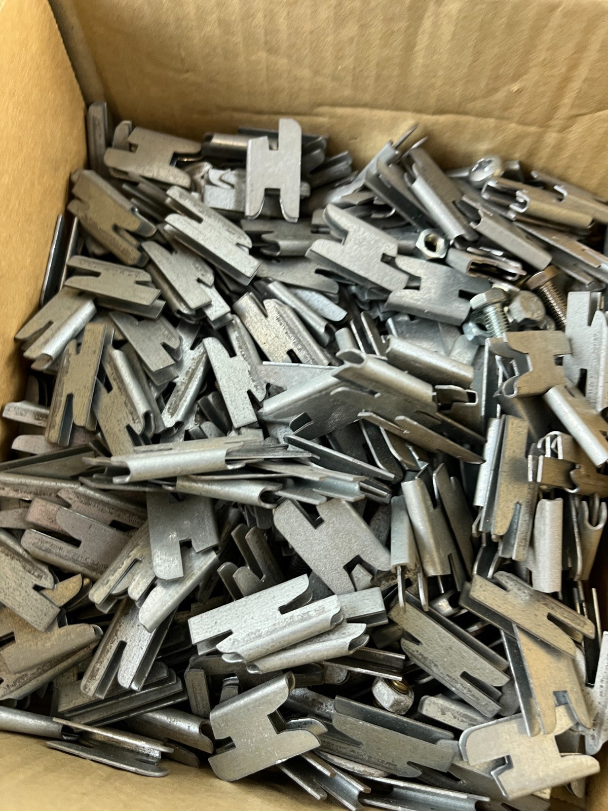 Lot Of Steel Mounting Clips Brackets Hardware Fasteners Approx. 1.5kg New Spares