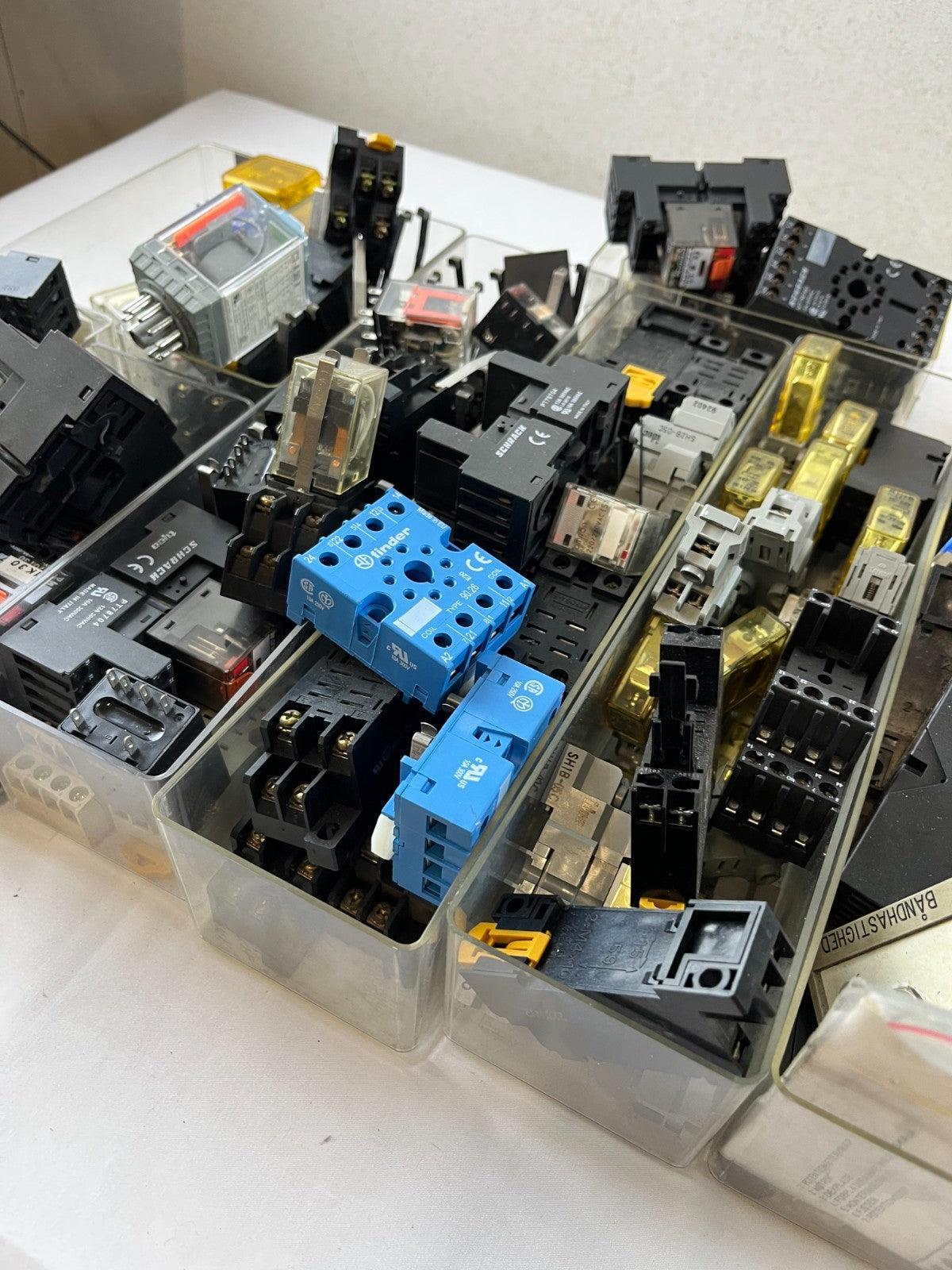 Mixed Industrial Relay Huge Lot Finder Schrack Omron Plug-In Relays Sockets Used