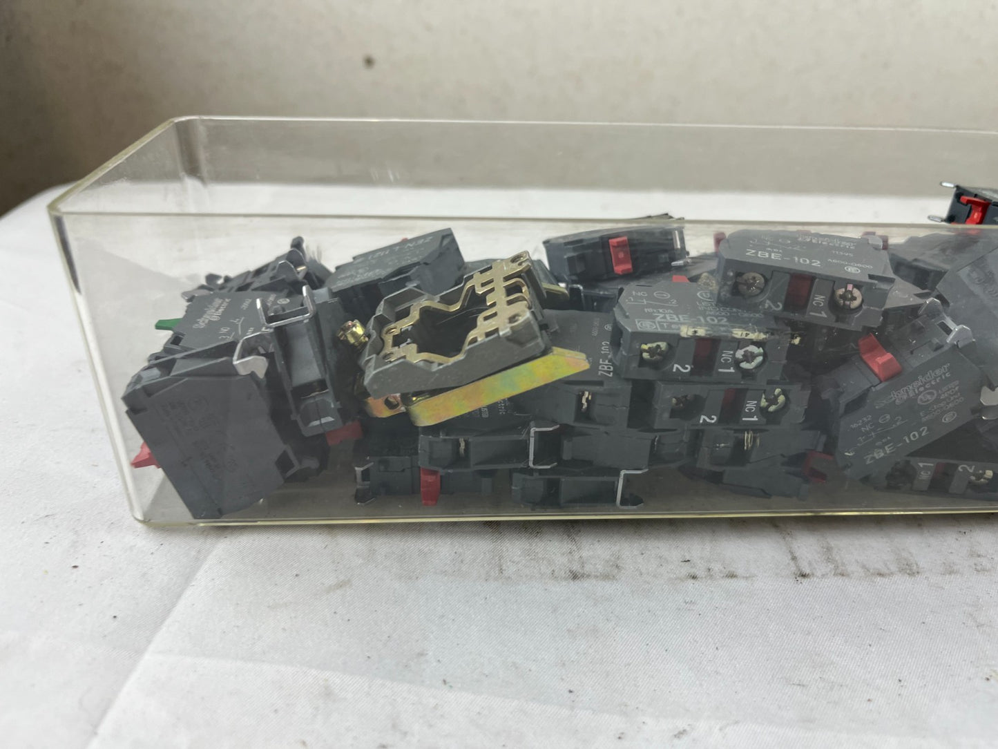 Schneider Electric ZBE102 Harmony XB4/XB5 Contact Blocks 1NC Screw Clamp Bundle