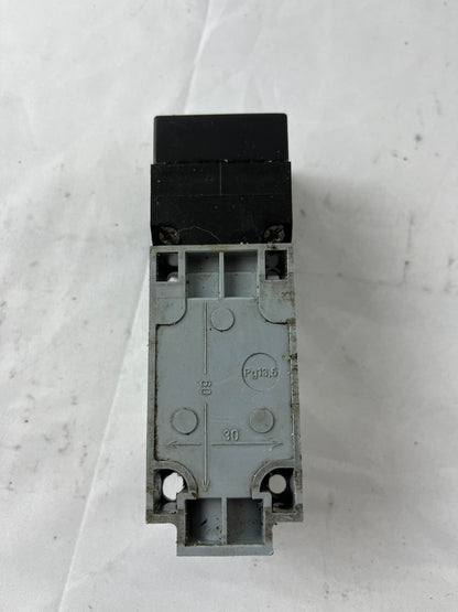 Balluff BES 517-223-P4 Unisensor Inductive Sensor 20-250V AC/DC 20-25mm Used