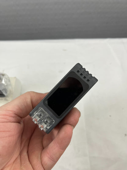 IDEC SA1U-D01M Diffuse Photoelectric Sensor, 1m Range, IP67, 24–240VAC/DC, New