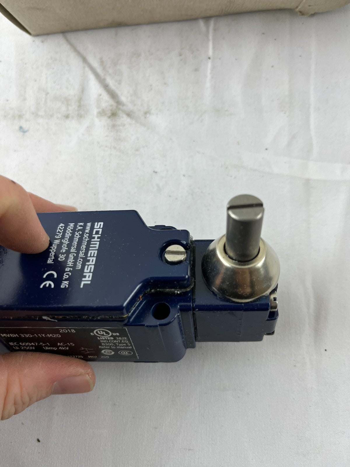 Schmersal MV8H 330-11Y-M20 Heavy Duty Limit Switch IP65 Made Germany NEW 2018