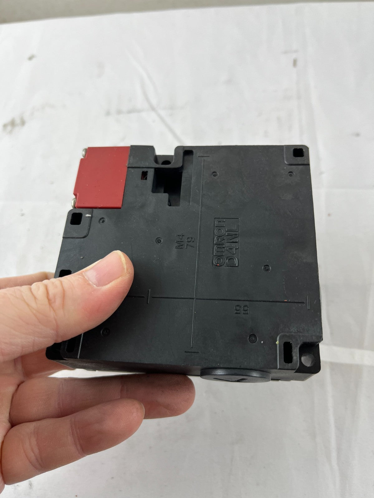 NEW Omron D4NL-1CFG-B Guard Lock Safety Switch 24VDC Solenoid 1300N Japan