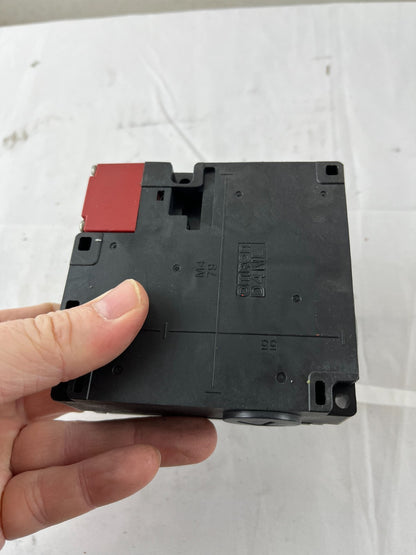 NEW Omron D4NL-1CFG-B Guard Lock Safety Switch 24VDC Solenoid 1300N Japan