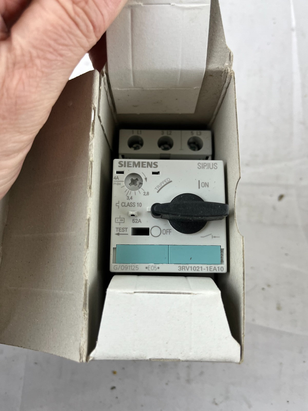 Siemens 3RV1021‑1EA10 SIRIUS Motor Protection Circuit Breaker 2.8–4A Class 10