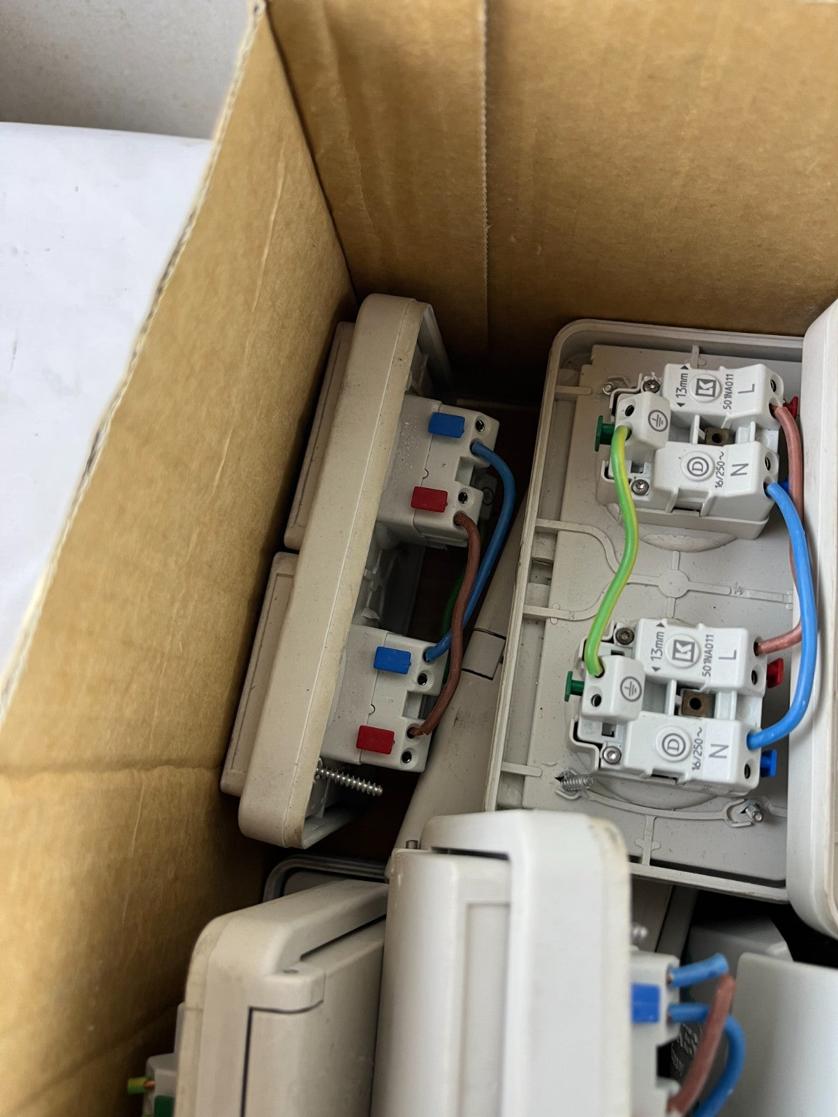 Lot Surface Mount IP44 Schuko Sockets & Rotary Isolator Enclosures 16A 250V New