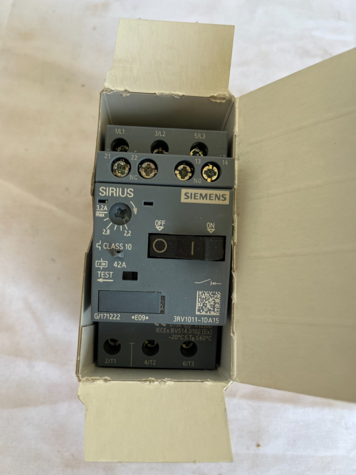 Siemens 3RV1011-1DA15 Sirius Circuit Breaker 2.2-3.2A New Spare Unit