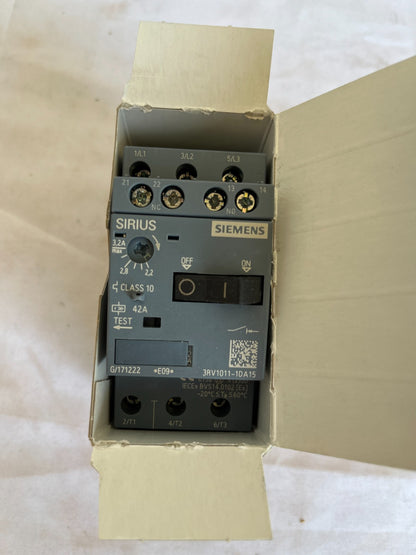 Siemens 3RV1011-1DA15 Sirius Circuit Breaker 2.2-3.2A New Spare Unit