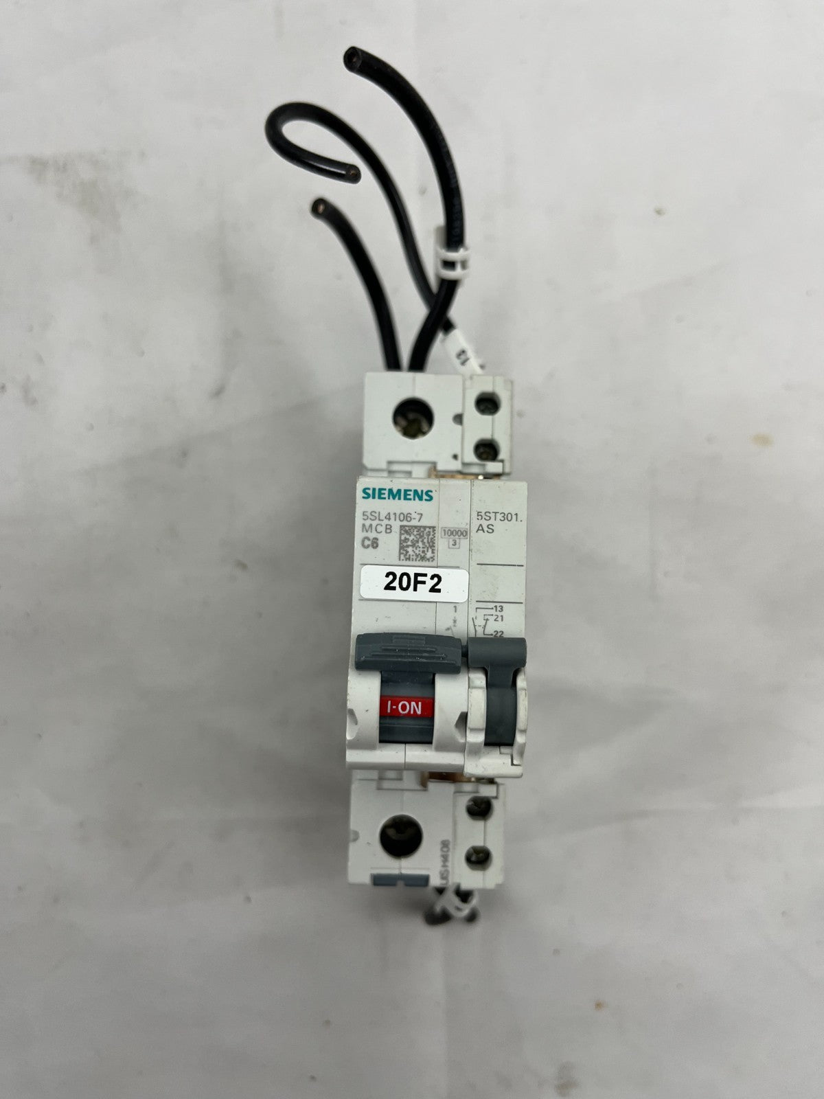 Siemens 5SL4106-7 MCB C6 230/400V + 5ST3010 Auxiliary Circuit Switch, 6A Used